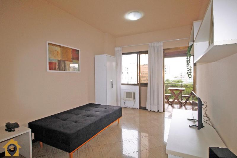 Elegância e Lazer: Aparthotel com Piscina - image 11