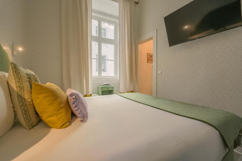 Deluxe Double Room image 4