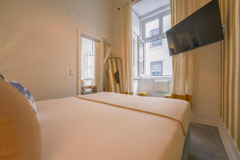 Deluxe Double Room image 3