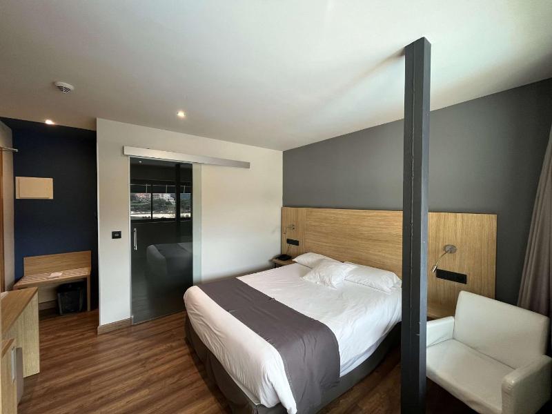 Single Room image 4