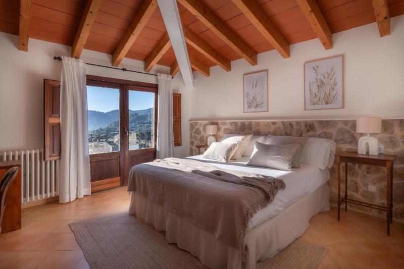 Superior Double or Twin Room with Mountain View image 1