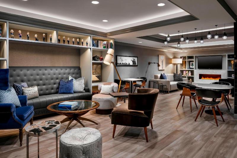 King Guest Room - Club Level image 4