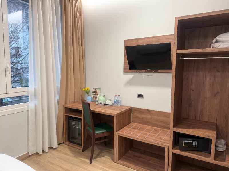 Twin Room image 3
