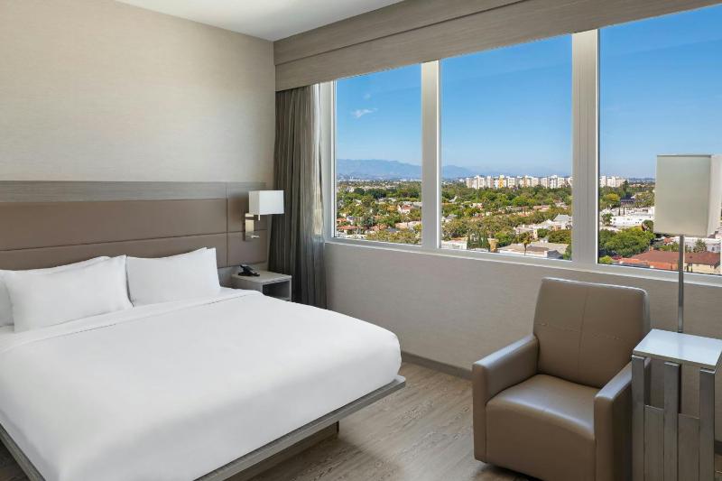 AC Hotel Beverly Hills - image 8