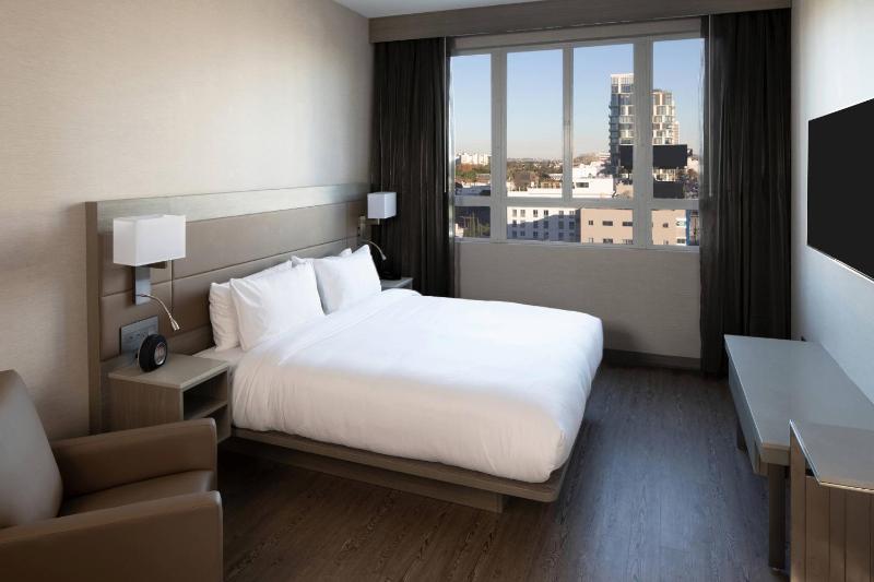 AC Hotel Beverly Hills - image 16