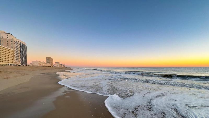 Aquarius Oceanfront Hotel - image 10