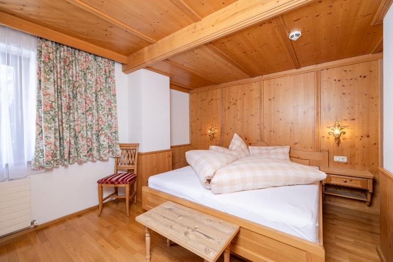 One-Bedroom Apartment image 3