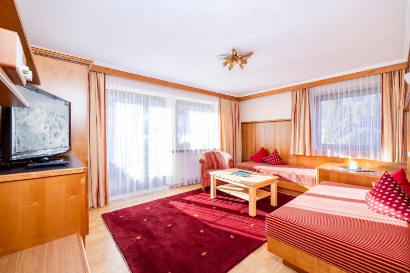 One-Bedroom Apartment image 4