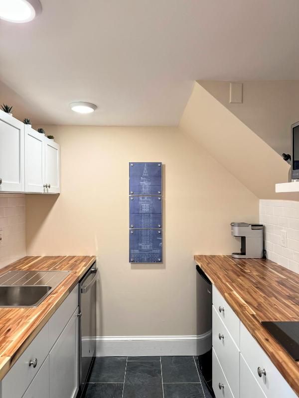 One-Bedroom Suite image 4