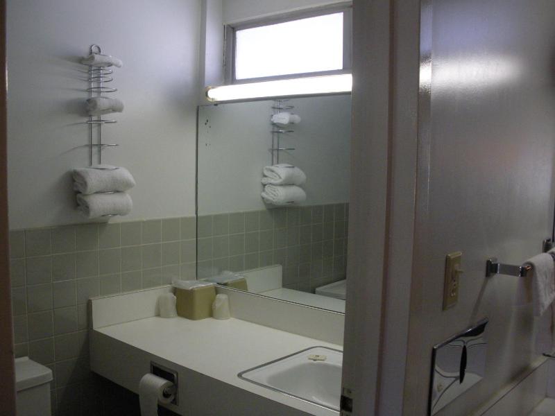Standard King Room image 2