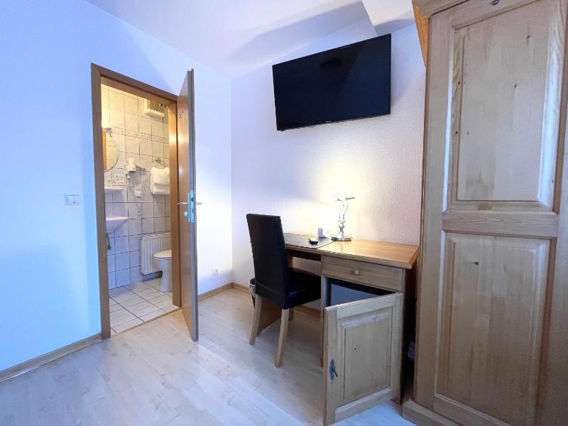 Single Room with Private Bathroom image 2