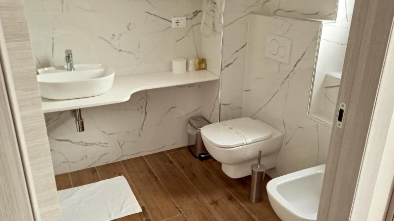 Quadruple Room image 3