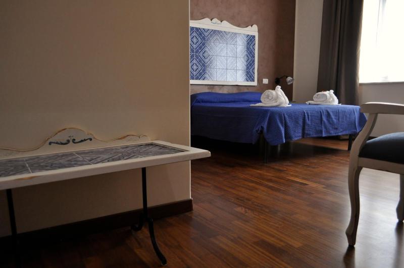 Deluxe Double Room image 4