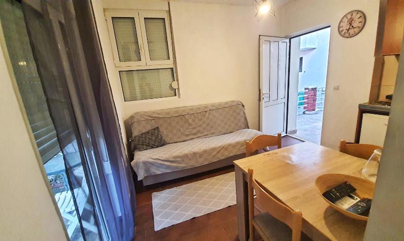 Studio Apartment image 2