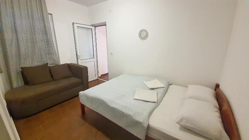 Studio Apartment image 4
