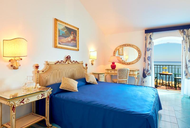 Superior Double Room with Balcony and Sea View image 1