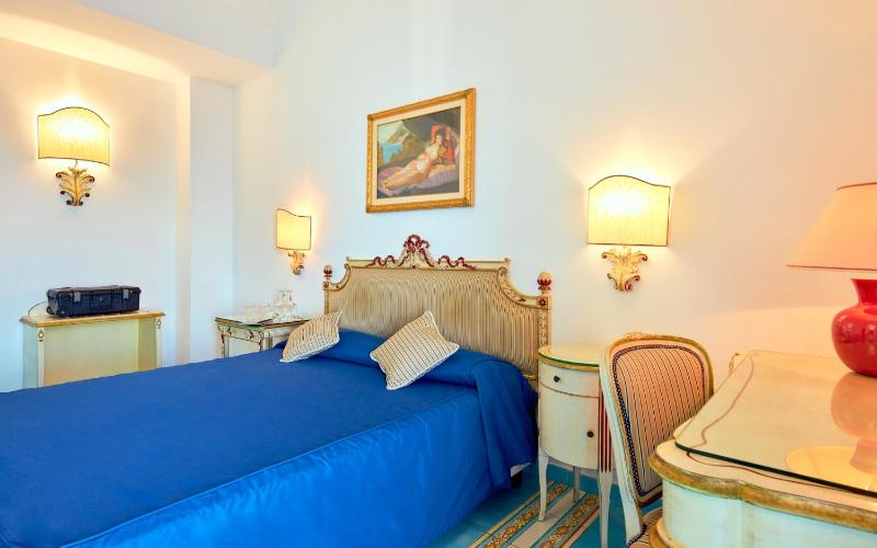 Superior Double Room with Balcony and Sea View image 3