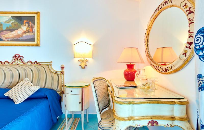 Superior Double Room with Balcony and Sea View image 4