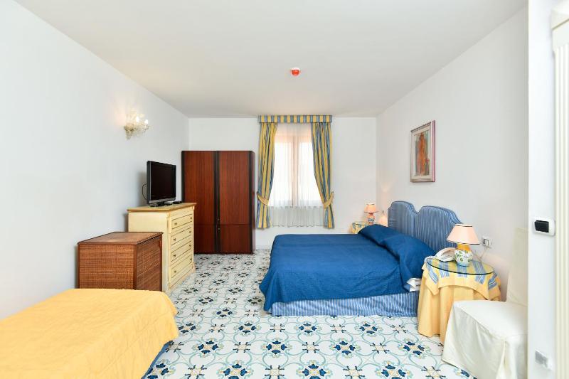 Standard Triple Room - Depandance image 2