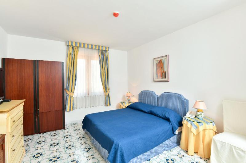 Standard Triple Room - Depandance image 4