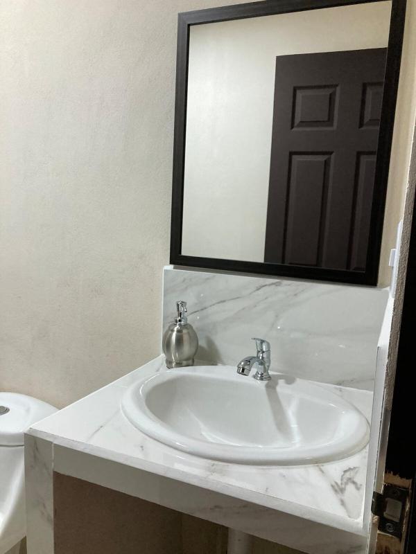 Hospedaje Ana Lu 3 Only 10 minutes from airport - image 12