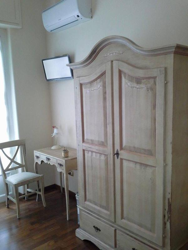 Deluxe Double Room with Balcony image 2