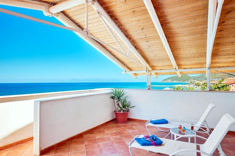 Suite with Terrace and Sea View image 4