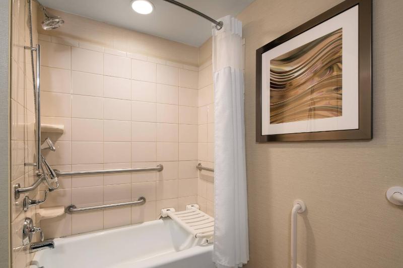 Queen Suite - Mountain View image 2