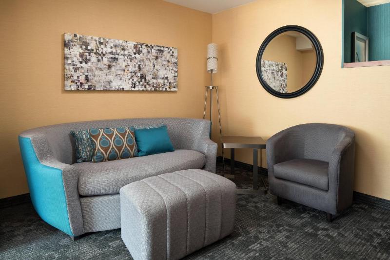 Queen Suite - Mountain View image 3
