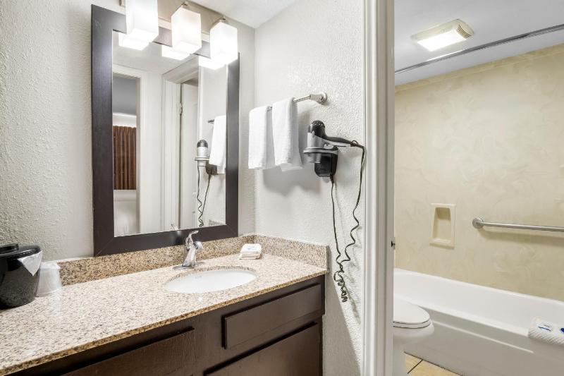 Standard Double Room image 2