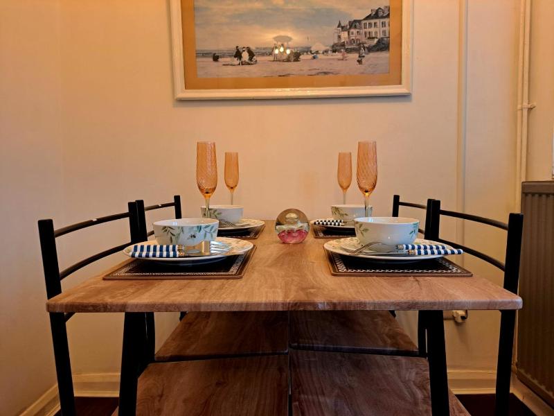 Cozy 2BR Home Pets Welcome  Free Parking  Wifi - image 14