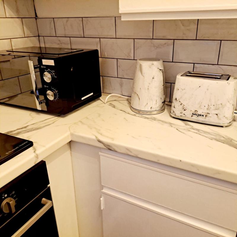 Cozy 2BR Home Pets Welcome  Free Parking  Wifi - image 16