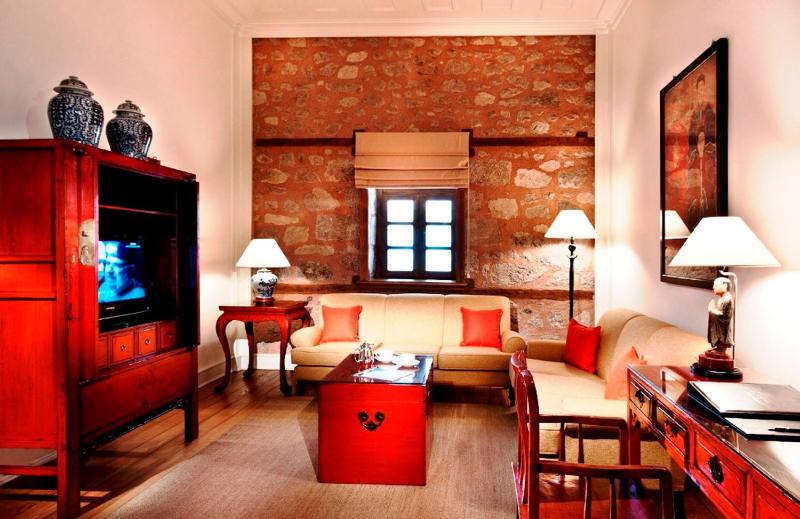 Two-Bedroom Mandarin Suite image 3