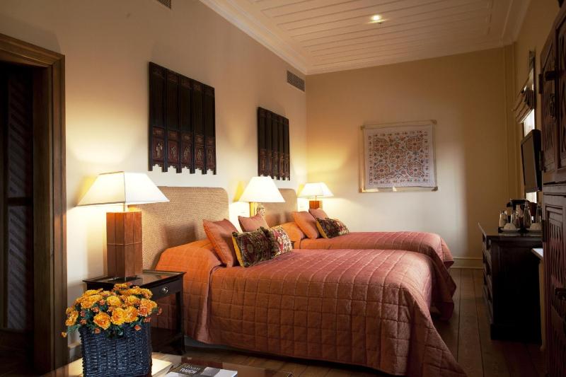 Deluxe Double or Twin Room image 2