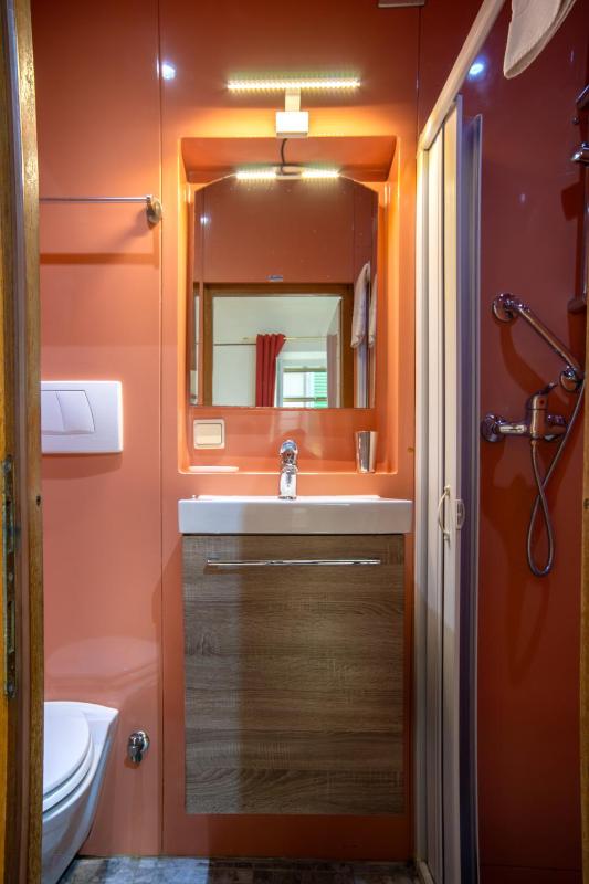 Large Double Room image 3