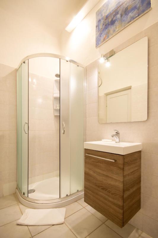 Budget Double Room image 2