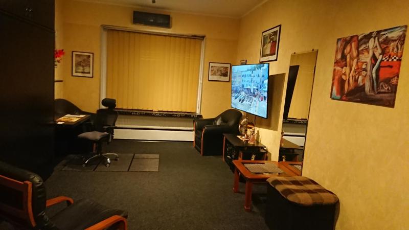 Deluxe Studio image 3