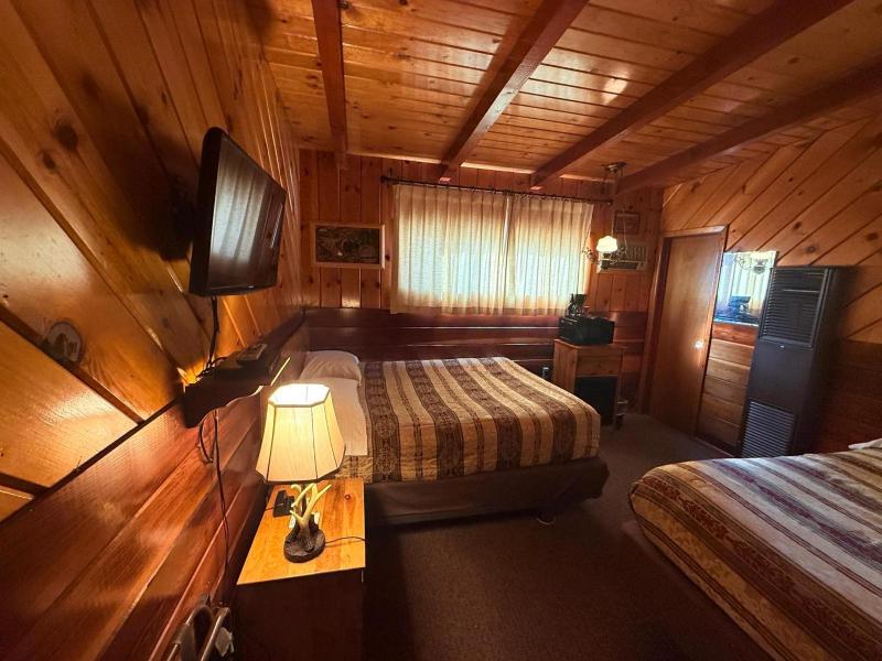 Queen Room with Two Queen Beds image 4