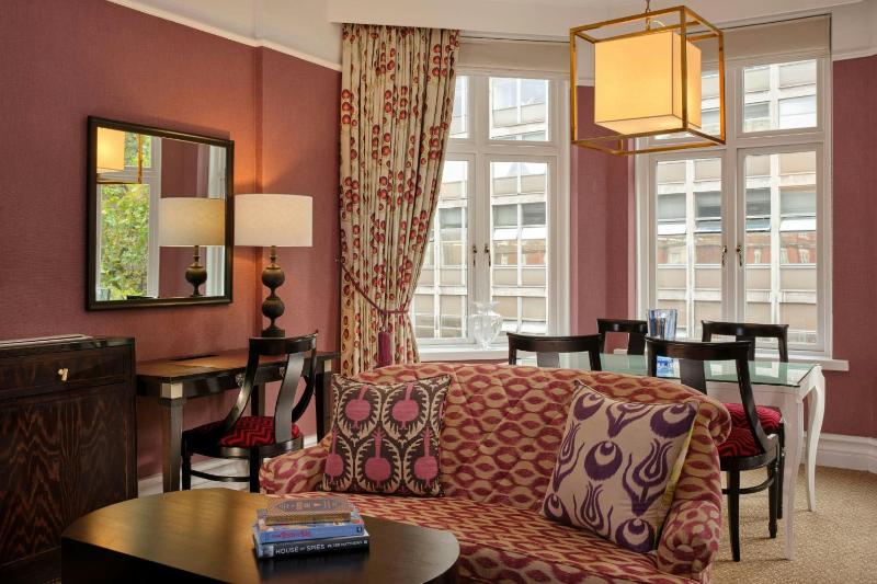Suite, 1 King, Sofa bed image 3