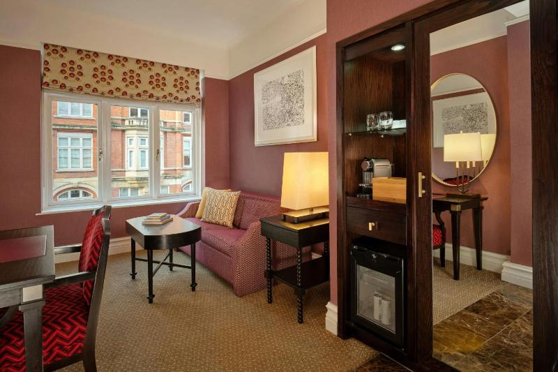 Junior Suite, 1 King, Sofa bed  image 2