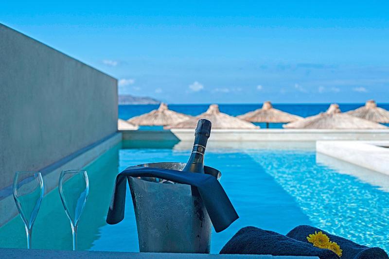 Pure Haven Sea Front with Private Pool  image 4