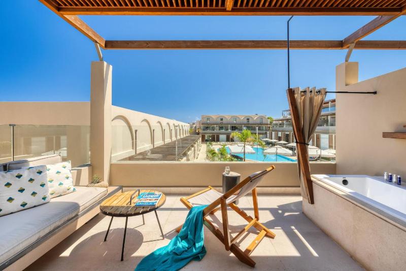 Wellness Loft Pool View with Whirlpool  image 1