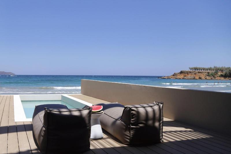 Pure Haven Sea Front with Private Pool  image 2