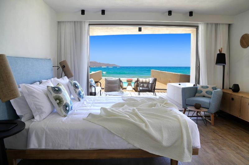 Pure Haven Sea Front with Private Pool  image 1