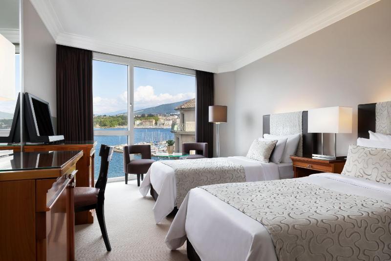 Premium King or Twin Room with Partial Lake View image 1