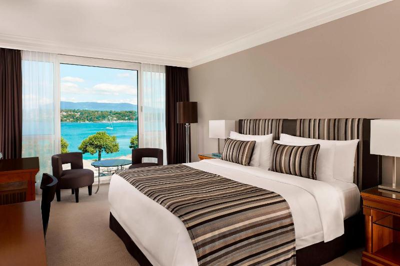 Deluxe King or Twin Room with Lake View image 1