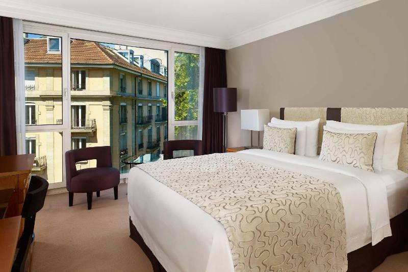 Superior King or Twin Room with City View image 3