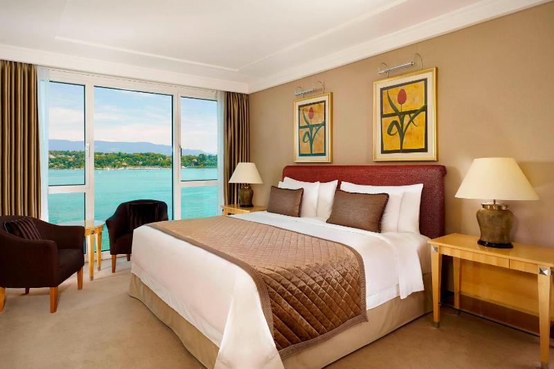 Deluxe King or Twin Room with Lake View image 3