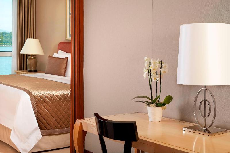 Deluxe King or Twin Room with Lake View image 4