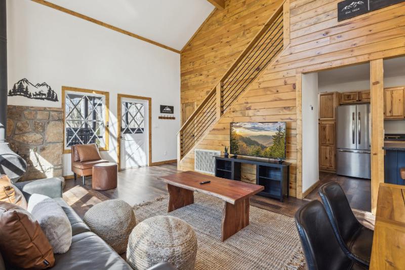 High Top Cabin cabin - image 16